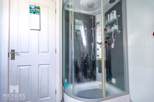 Ensuite - click for photo gallery